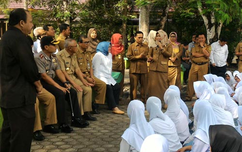 Keluhkan Honor Macet 7 Bulan, Guru Kuansing Curhat ke Gubri